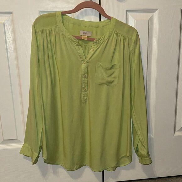 LOFT Blouse 💚 - Picture 1 of 9